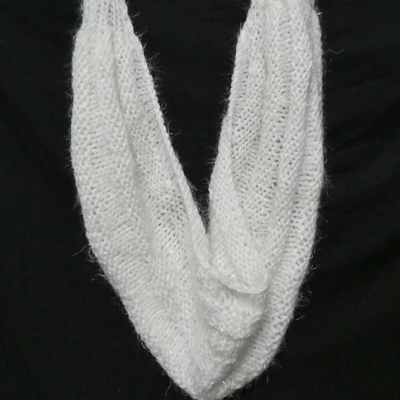 White knit scarf with shiny eyelash knit fibers, GUC - Picture 1 of 10